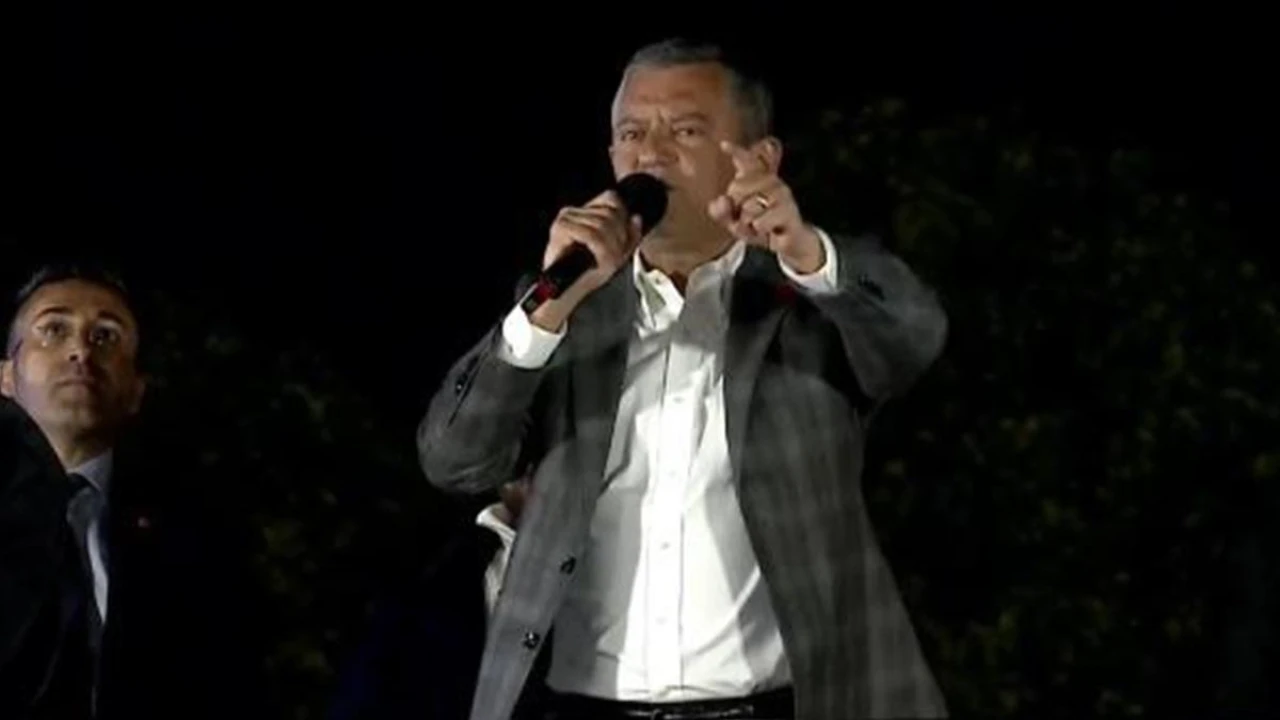 CHP Genel Başkanı Özgür Özel bir ismi daha yuhalattı!