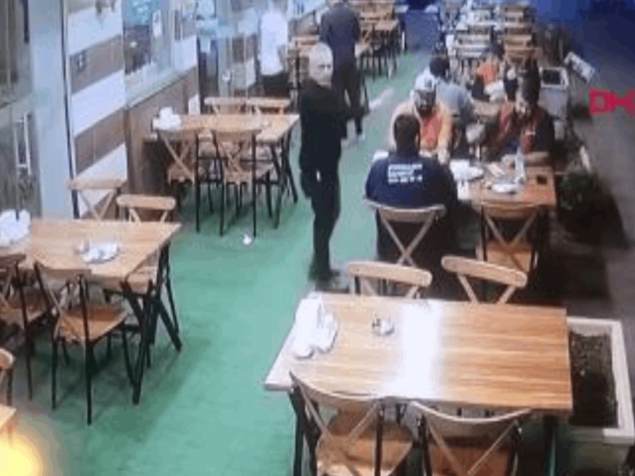 Lokantaya av tüfeğiyle ateş açtı