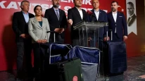 Kameralar önünde açtı! Özgür Çelik sır valizlerin içinde ne olduğunu açıkladı