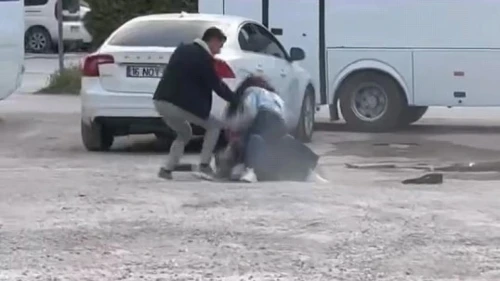 Bursa'da genç kızların kavgası kameraya yansıdı